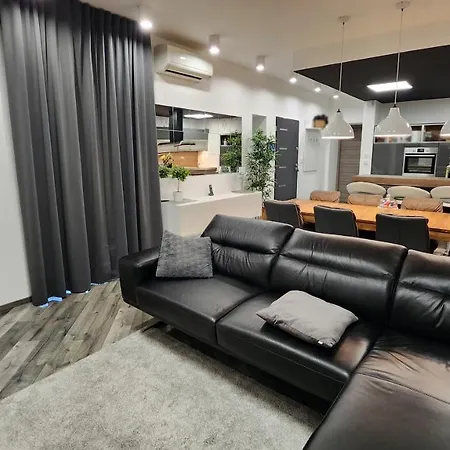 Apartment Deluxe, Relaxing & Lovely! Free Secure Parking!