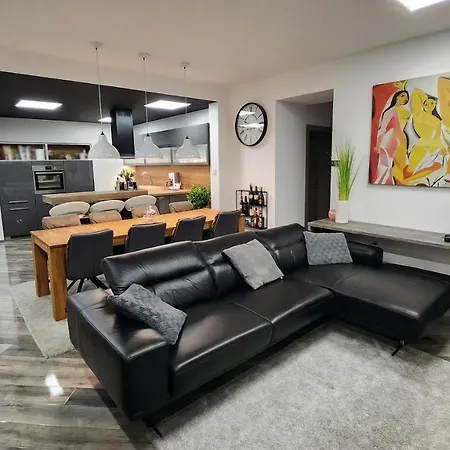 Apartment Deluxe, Relaxing & Lovely! Free Secure Parking!