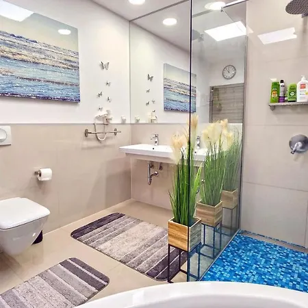 Deluxe, Relaxing & Lovely! Free Secure Parking! Apartment *