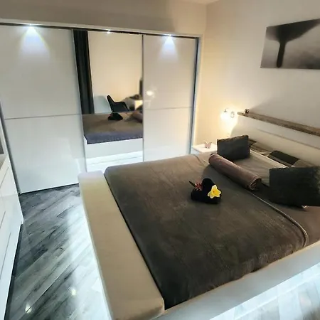 Deluxe, Relaxing & Lovely! Free Secure Parking! Apartment *
