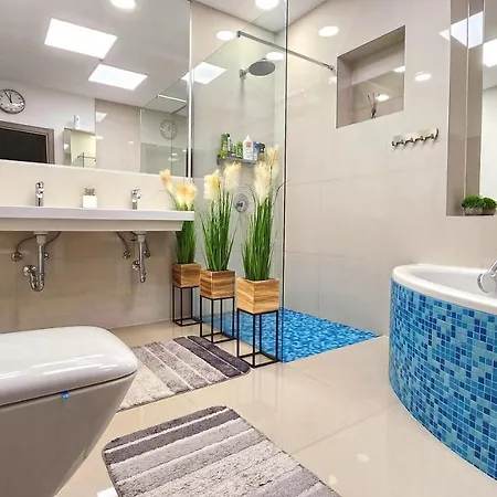 Apartment Deluxe, Relaxing & Lovely! Free Secure Parking! *